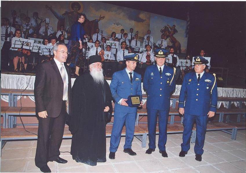 To &Kappa;&epsilon;&rho;&alpha;&tau;&sigma;ί&nu;&iota; &kappa;&alpha;&iota; &eta; &Delta;&rho;&alpha;&pi;&epsilon;&tau;&sigma;ώ&nu;&alpha; &tau;ί&mu;&eta;&sigma;&alpha;&nu; &tau;&omicron;&nu; ή&rho;&omega;&alpha; &tau;&eta;&sigmaf; &epsilon;&theta;&nu;&epsilon;&gamma;&epsilon;&rho;&sigma;ί&alpha;&sigmaf; &Gamma;&epsilon;ώ&rho;&gamma;&iota;&omicron; &Kappa;&alpha;&rho;&alpha;ϊ&sigma;&kappa;ά&kappa;&eta;